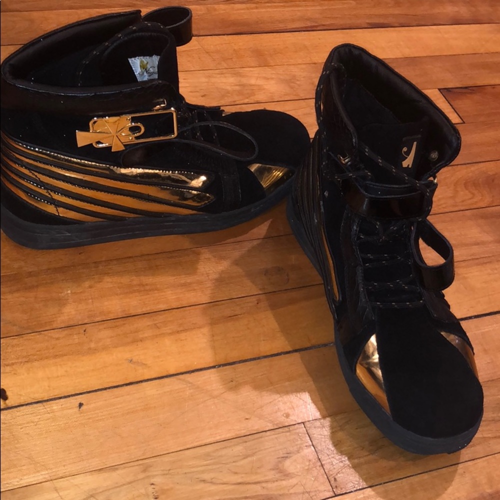 Ankh Sneakers